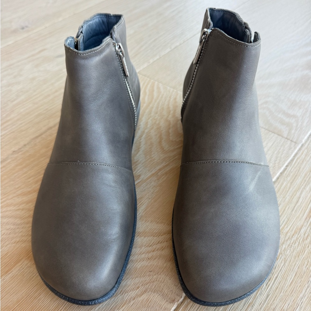 Naot Leather Taupe Gray Ankle Booties with Side Zipper